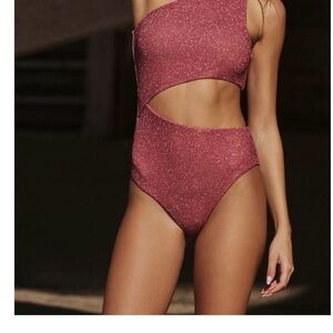 Beach Riot NWT/ Pantyliner one piece cut out midriff